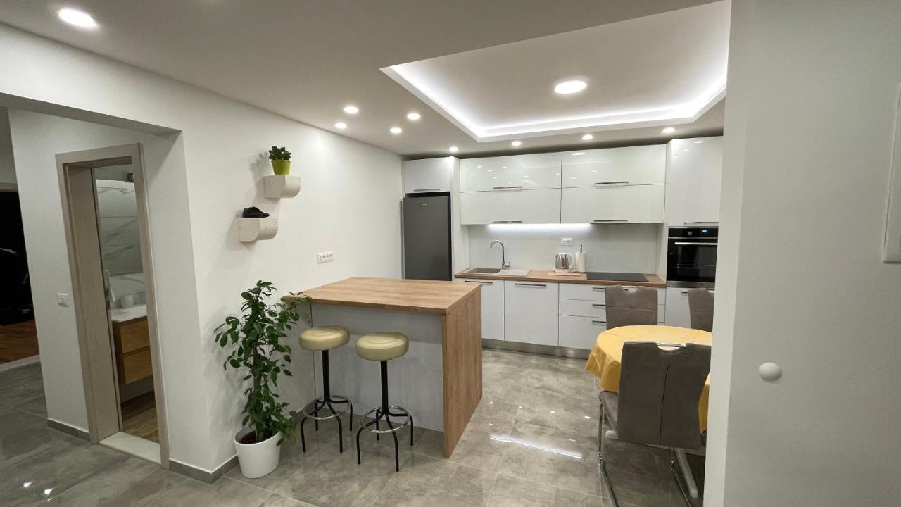 Luxury Apartman Bili Подгора Екстериор снимка