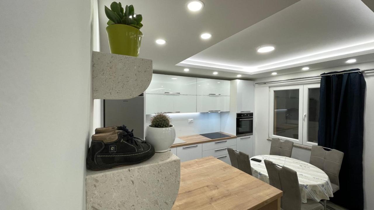 Luxury Apartman Bili Подгора Екстериор снимка